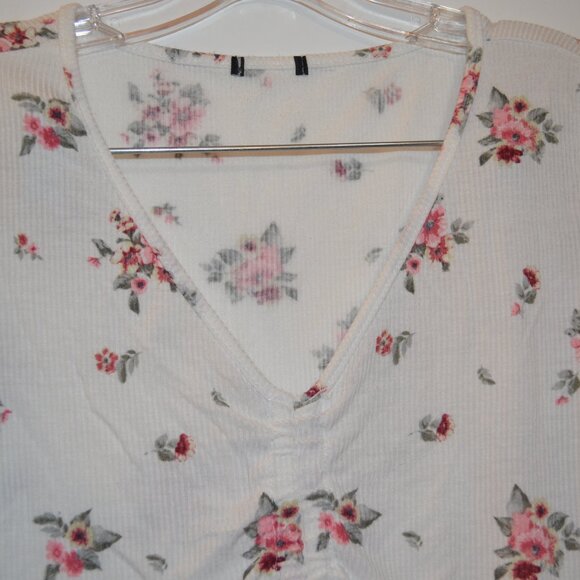 Soft Tender Corduroy Texture Fabric White Red-Green Floral V-Neck Tie-Down Top S - Picture 4 of 9